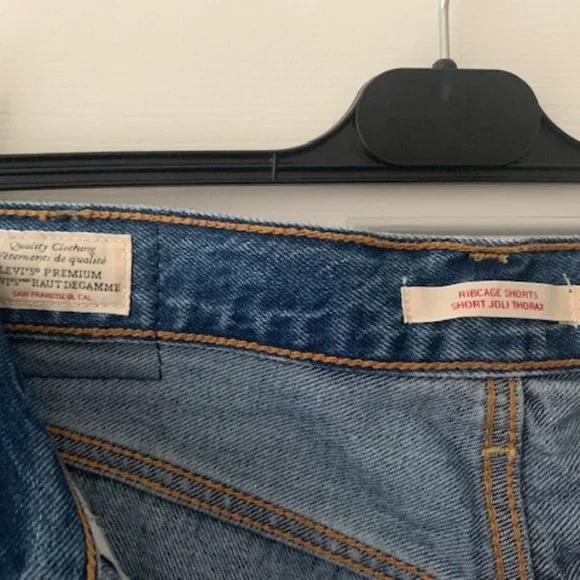 Levi's Ribcage Shorts - Picture 5 of 5